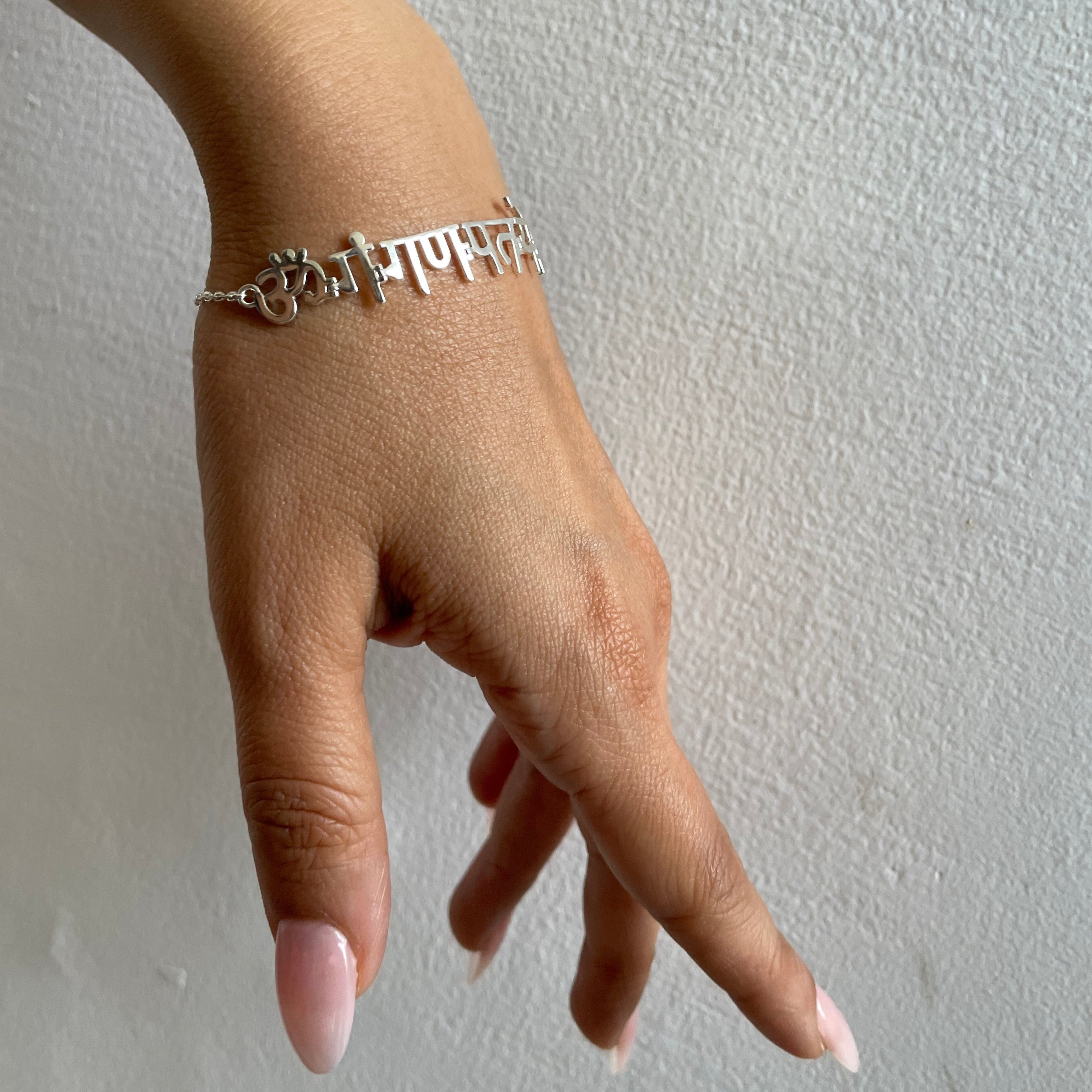 Om Gan Ganpataye Namaha (Bracelet- Silver)