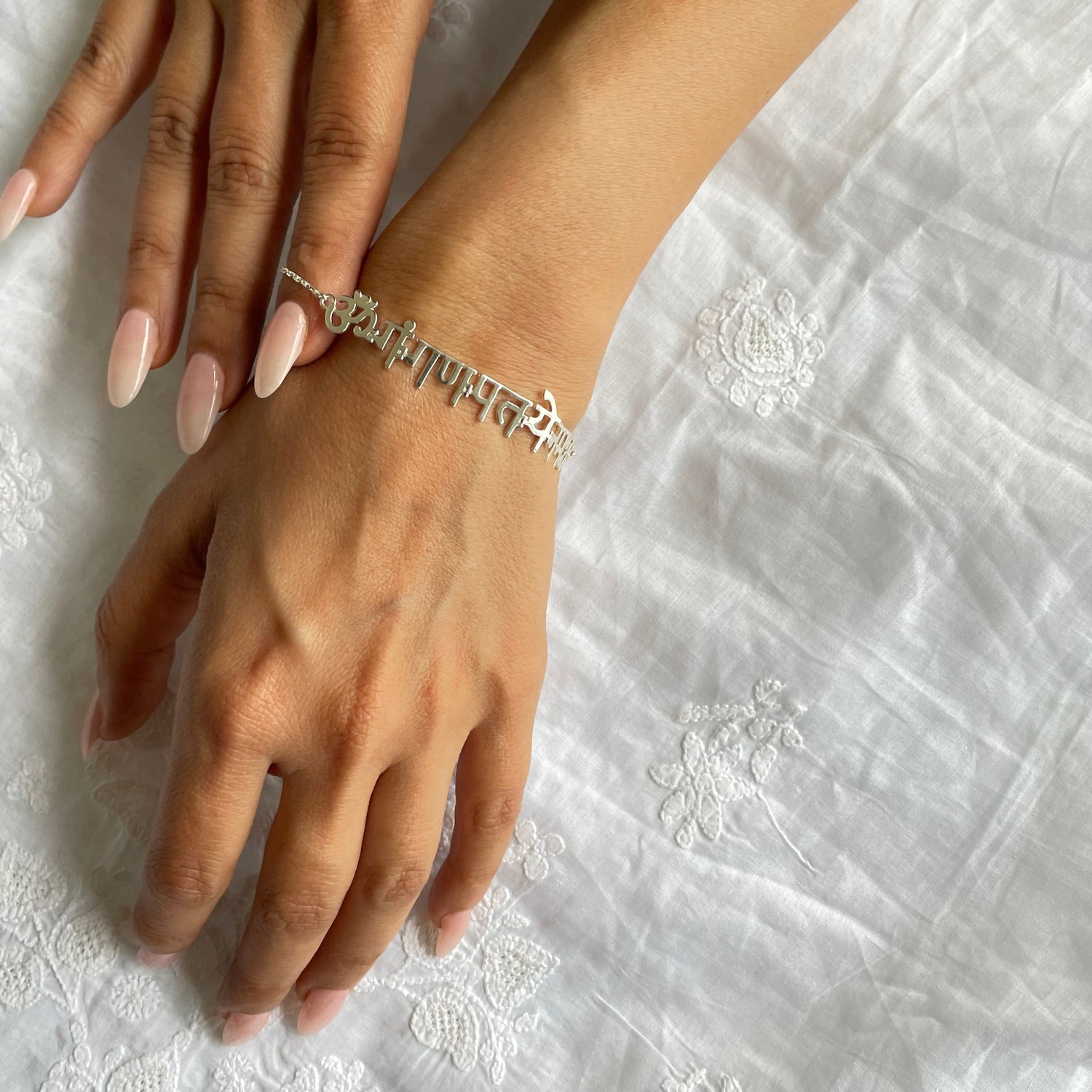 Om Gan Ganpataye Namaha (Bracelet- Silver)