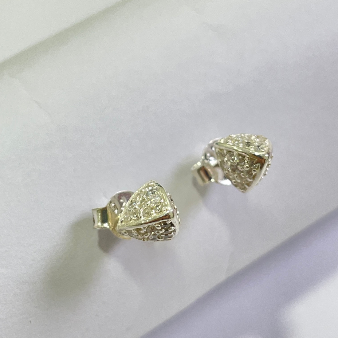 3 Space Pyramid Shine Medium Ear Studs (925 Sterling Silver)