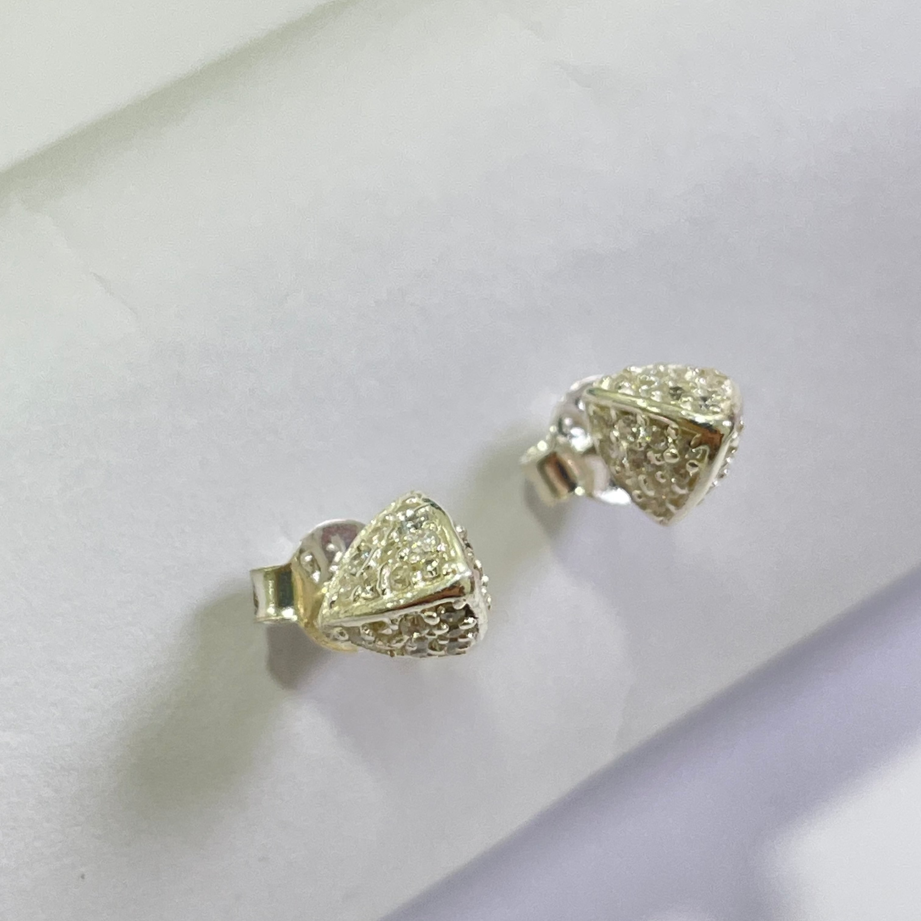 3 Space Pyramid Shine Medium Ear Studs (925 Sterling Silver)
