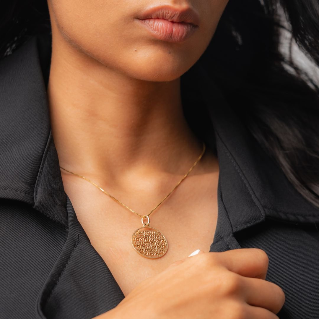Maha Mrityunjaya Mantra Pendant Flat Round Shape (Gold-18K)
